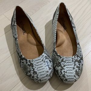 Soft Walk snake skin flats